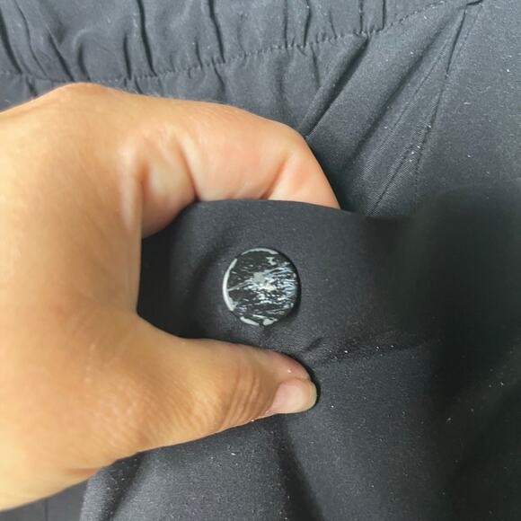 Athleta Skyline Short II. Women's Black Shorts plus size 18 - Picture 8 of 8